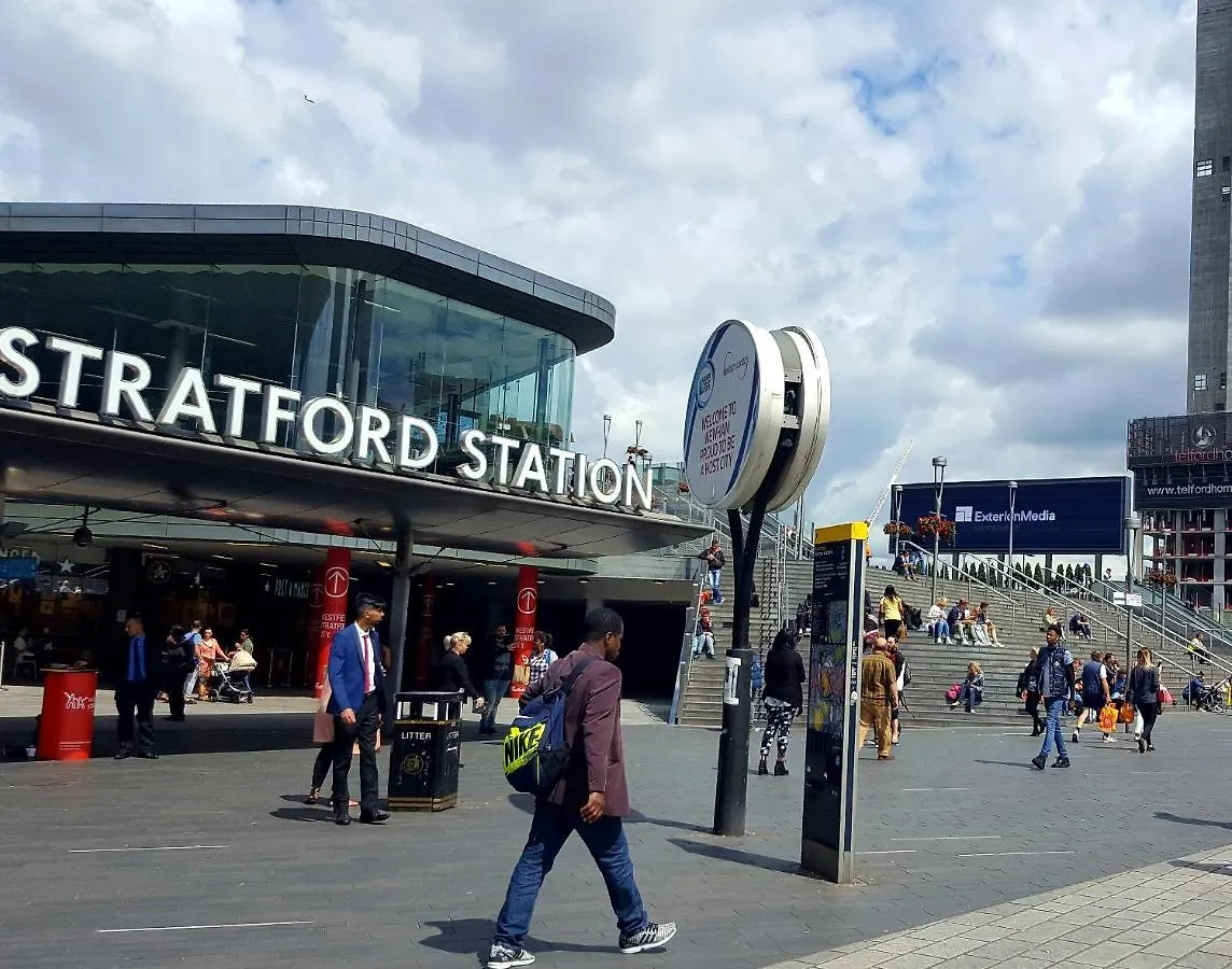 The Heart Of Stratford..! Otel Londra